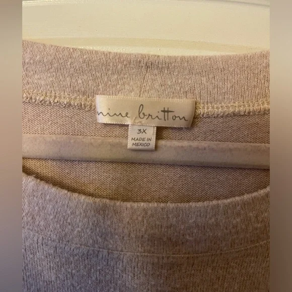 ‼️SOLD‼️ Nine Britton Plus Size Long Sleeved Top - Picture 4 of 4